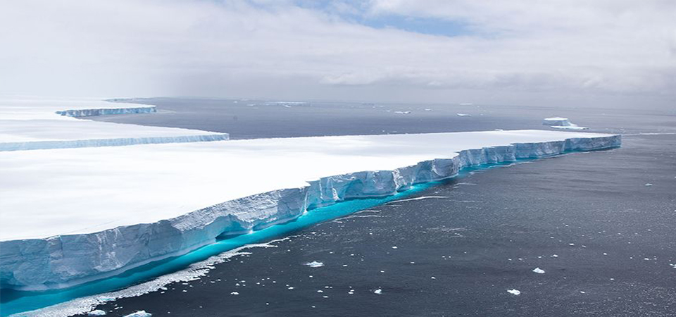a68-iceberg-that-became-a-social-media-star-melts-away