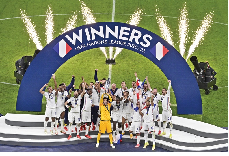 france-lift-nations-league-trophy