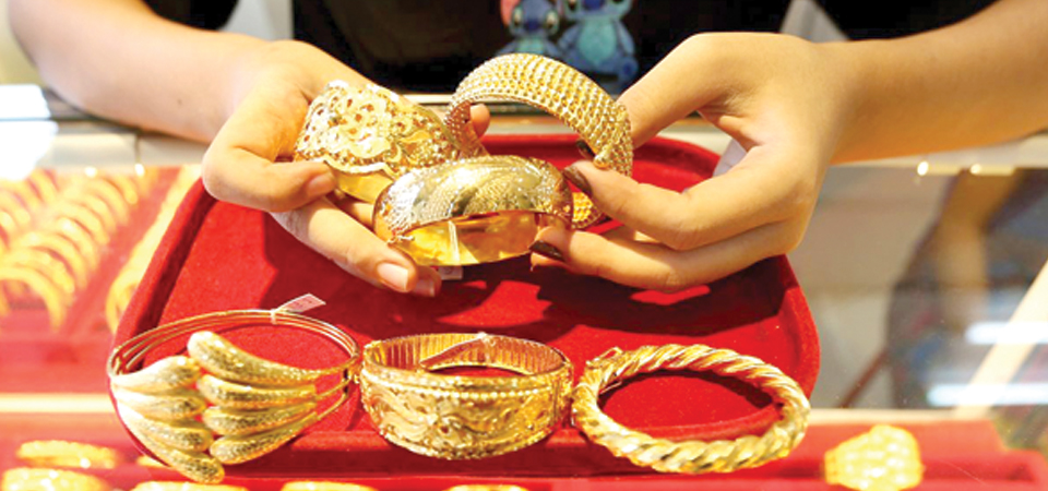 gold-price-up-by-rs-1000-per-tola