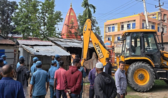 Vehicles rely on ferry service in absence of bridge