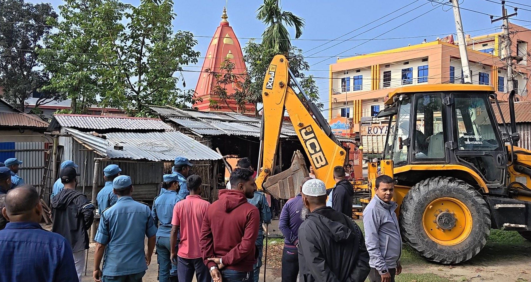 Roadside clearing campaign in Inaruwa starts with bulldozing Koshi Provincial Minister’s residence