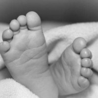 Husband, wife jump off cliff; wife dies, husband injured