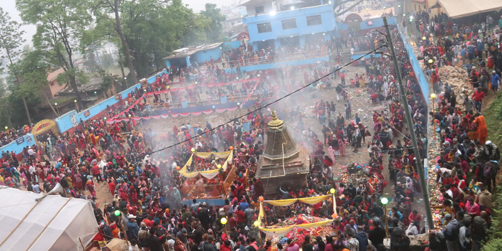 Devotees throng Matatirtha to pay homage to deceased mothers