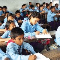 Families, rescuers search for victims of India's worst train crash in decades