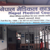 Gold price sets new record, reaches  165,000 per tola