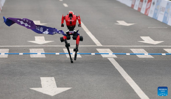 Humanoid robot surpasses human half-marathon world record in Beijing