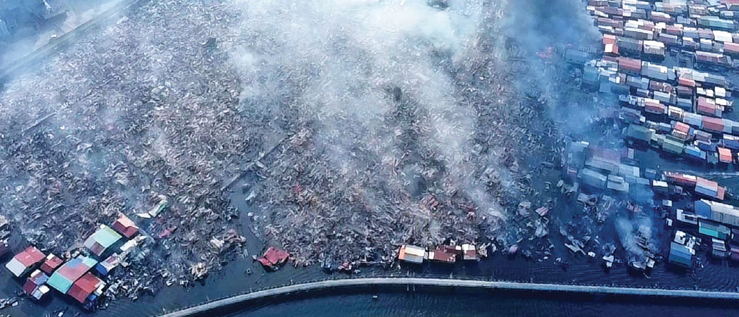 Fire destroys 1,000 homes in Malaysian coastal village