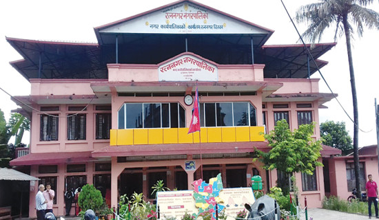 Mayor of Ratnanagar offers free health insurance to poor, underprivileged families from his salary, benefits