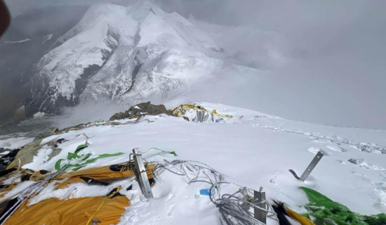 Injured mountaineer rescued