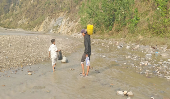 Flooding disrupts Sarlahi transport