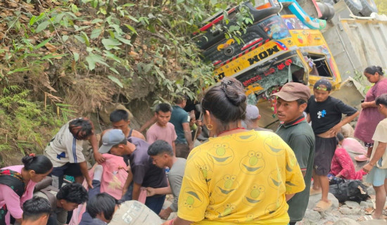 Three injured in tipper accident