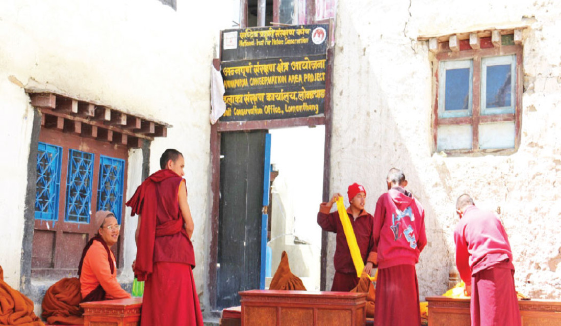 Tiji festival begins in Mustang