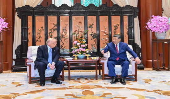 Xi, Trump have private meeting in Beijing