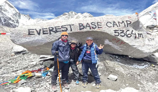 Deaf trekking guides promoting mountains through sign language