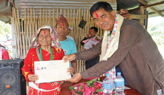 Chaudandigadhi distributes  land ownership certificates