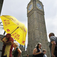 Postal highway blocked in protest  against dust pollution
