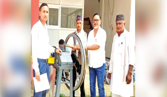 Farmers get modern fodder-cutters