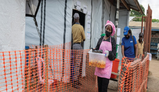 Volunteers cook meals amid Ebola in Congo