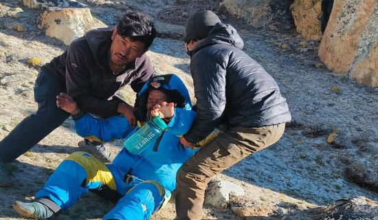 Missing Dawa Sherpa rescued alive after five days from Crampon Point
