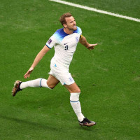 England rout Iran 6-2