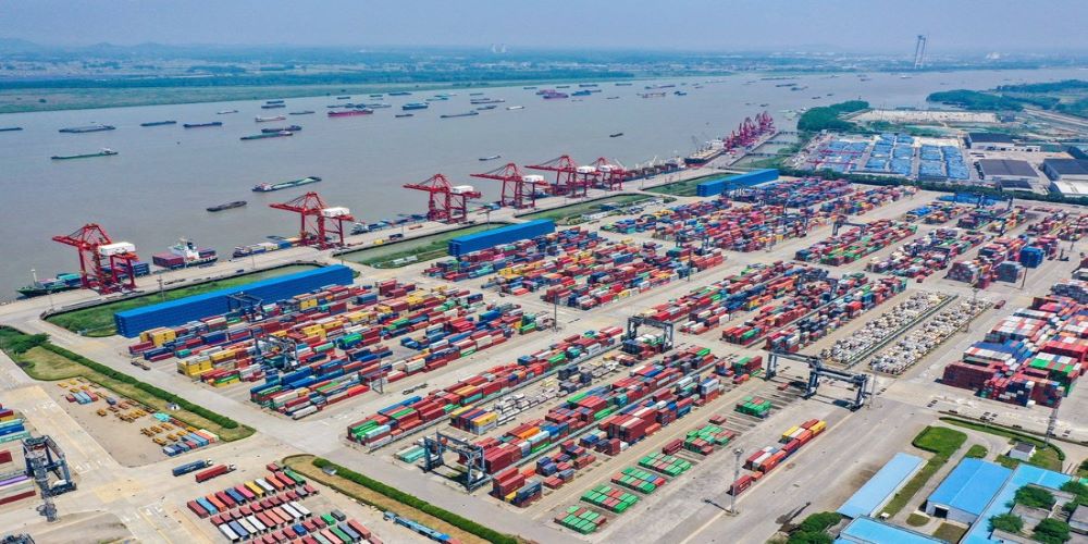 China's foreign trade up 7.9 percent in first four months