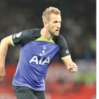 Kane becomes Tottenham's joint-leading scorer