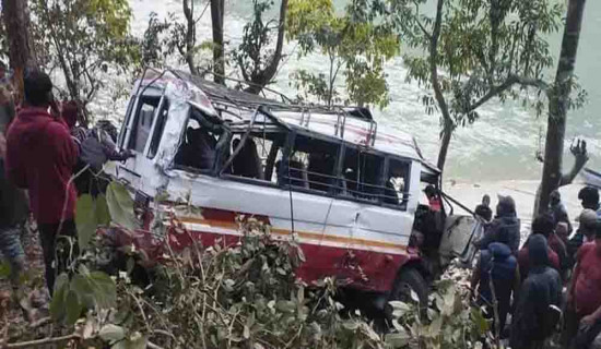 13 injured in Dailkeh mini-bus accident