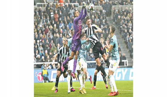 Newcastle reach League Cup final