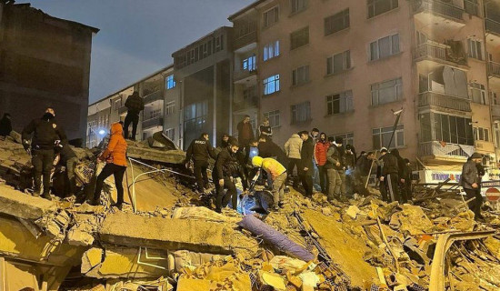 Huge Turkey earthquake kills more than 100