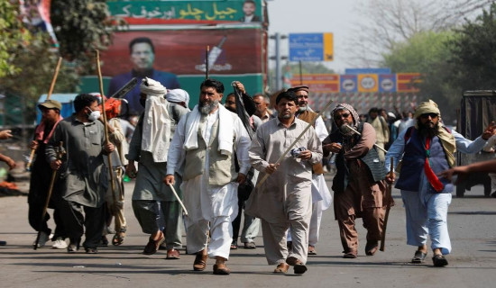 Pakistan court postpones police operation to arrest Imran Khan