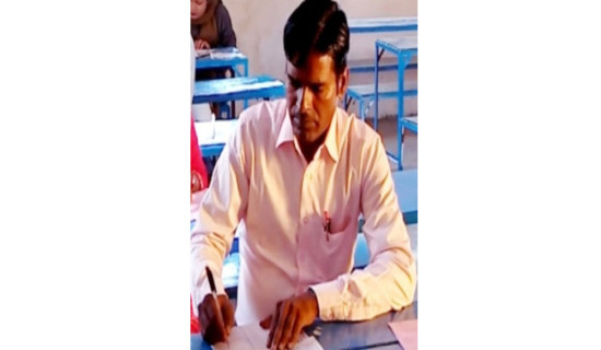 44-year-old ward chairman taking exam of Grade 8