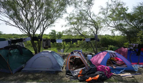 Border crossings off from last week’s highs as US pins hopes for order on mobile app