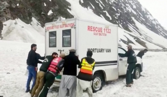 Young boy among 11 dead in Pakistan avalanche