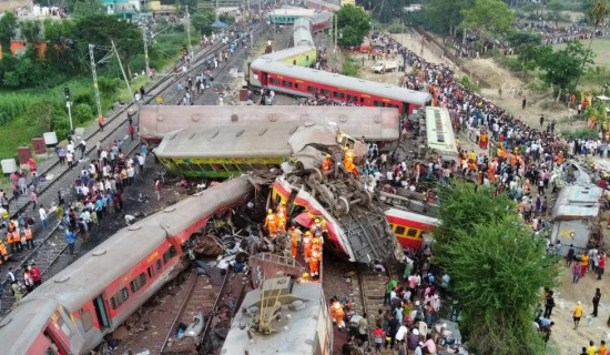 Why do trains in India go off the tracks?