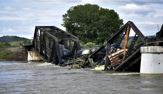 Freight train carrying hot asphalt, molten sulfur plunges into Yellowstone River as bridge fails