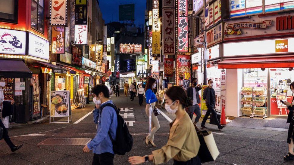 Japan opens up to foreign tourists after two years