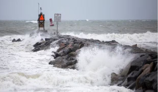 Tropical Storm Ophelia close to landfall on North Carolina coast