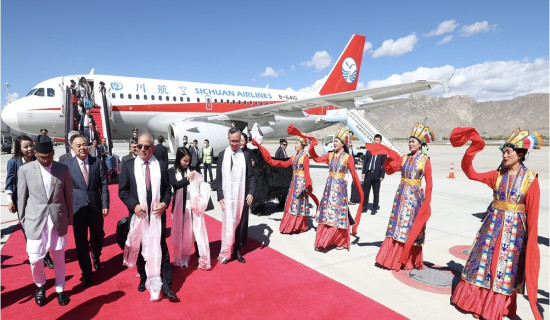 PM arrives in Lhasa of Tibet