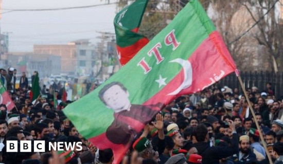 Rival parties each claim edge in Pakistan election
