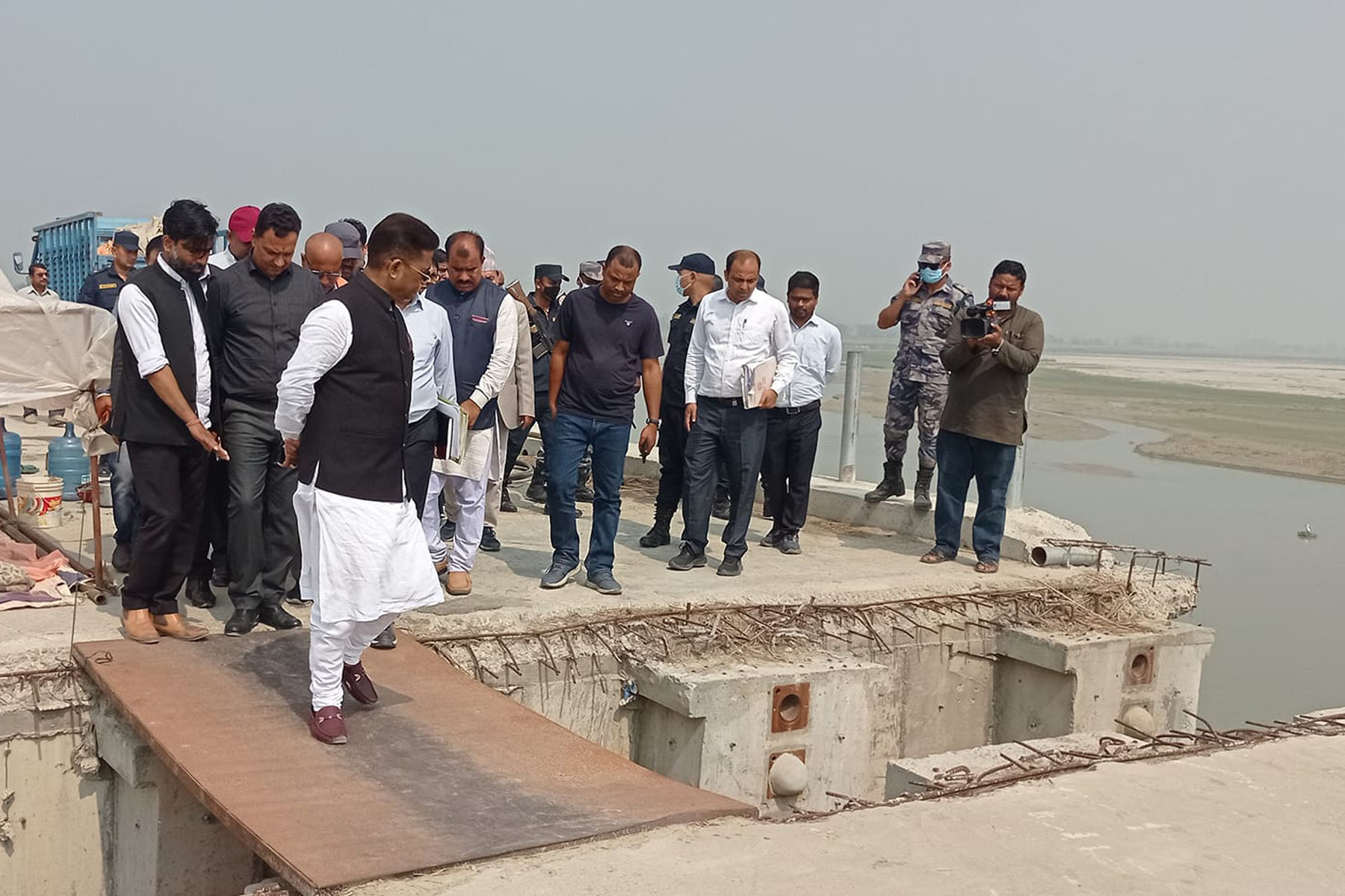 Minister Mahaseth directs for completion of Kamala River Bridge by June 30