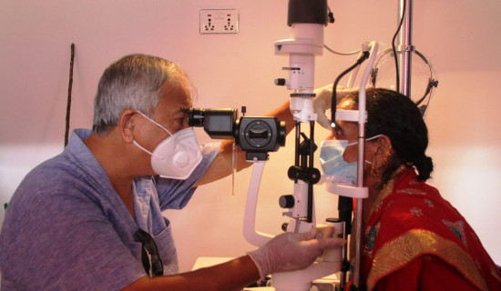 1000 people receives service from free eye camp