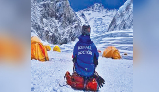Icefall doctors clear Everest climbing route from Base Camp to Camp I