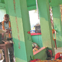 Weaving gundri to preserve tradition