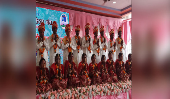 15 couples tie nuptial knots on one stage