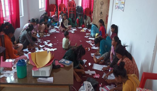 Village girls learn pad-making skill
