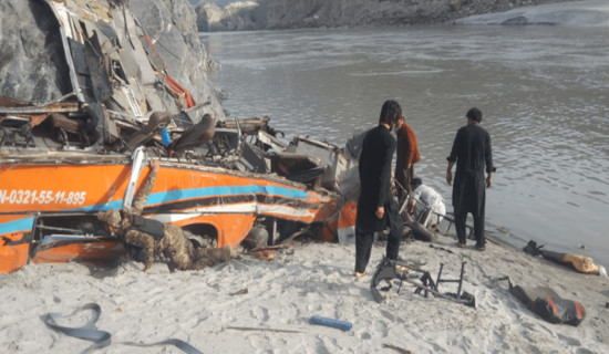 At least 20 killed, 21 injured as bus overturns in Pakistan