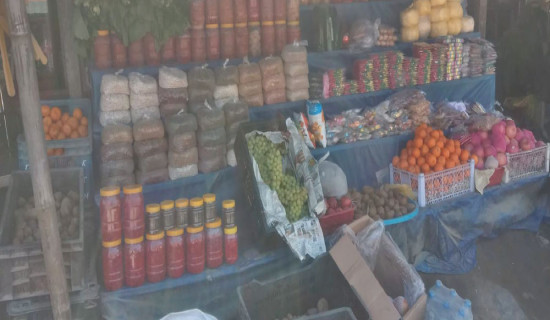 Business of gift items thriving along Mechi Highway