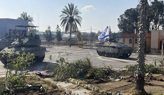 Israeli forces seize Rafah crossing  in Gaza, putting peace talks on edge