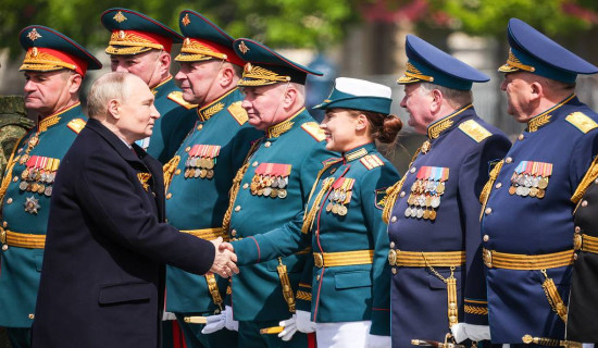 Putin congratulates parade participants on Victory Day