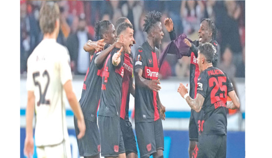 Leverkusen reaches Europa League final, keeps treble bid on course
